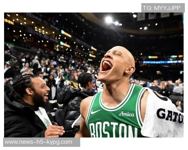 怀特三分表现出色助力球队胜利西蒙斯贡献巨大成关键球员