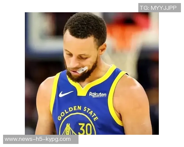 桑托斯称赞库里首节顽强表现一条腿打成21展现强硬风范