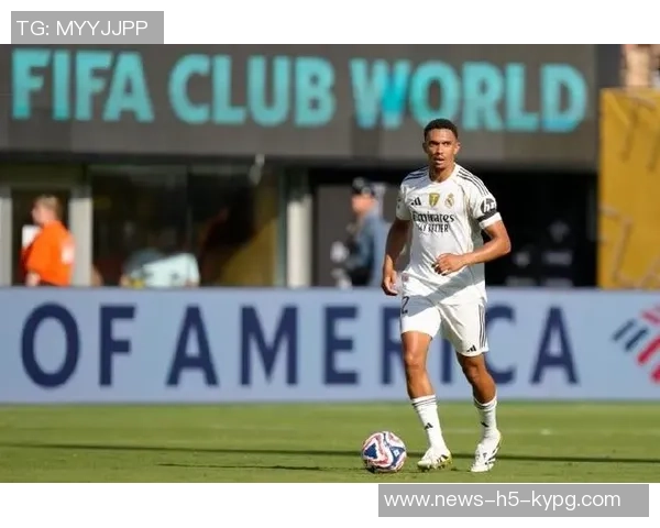 阿诺德在安菲尔德遭恶意对待的背后真相与公正呼声